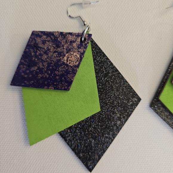 ARTISAN & HANDCRAFTED 3" Wood Witchy Diamond Layer Dangle Pierced Earrings - Picture 5 of 9